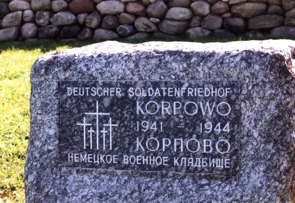 Eingang zum deutschen Soldatenfriedhof Korpowo